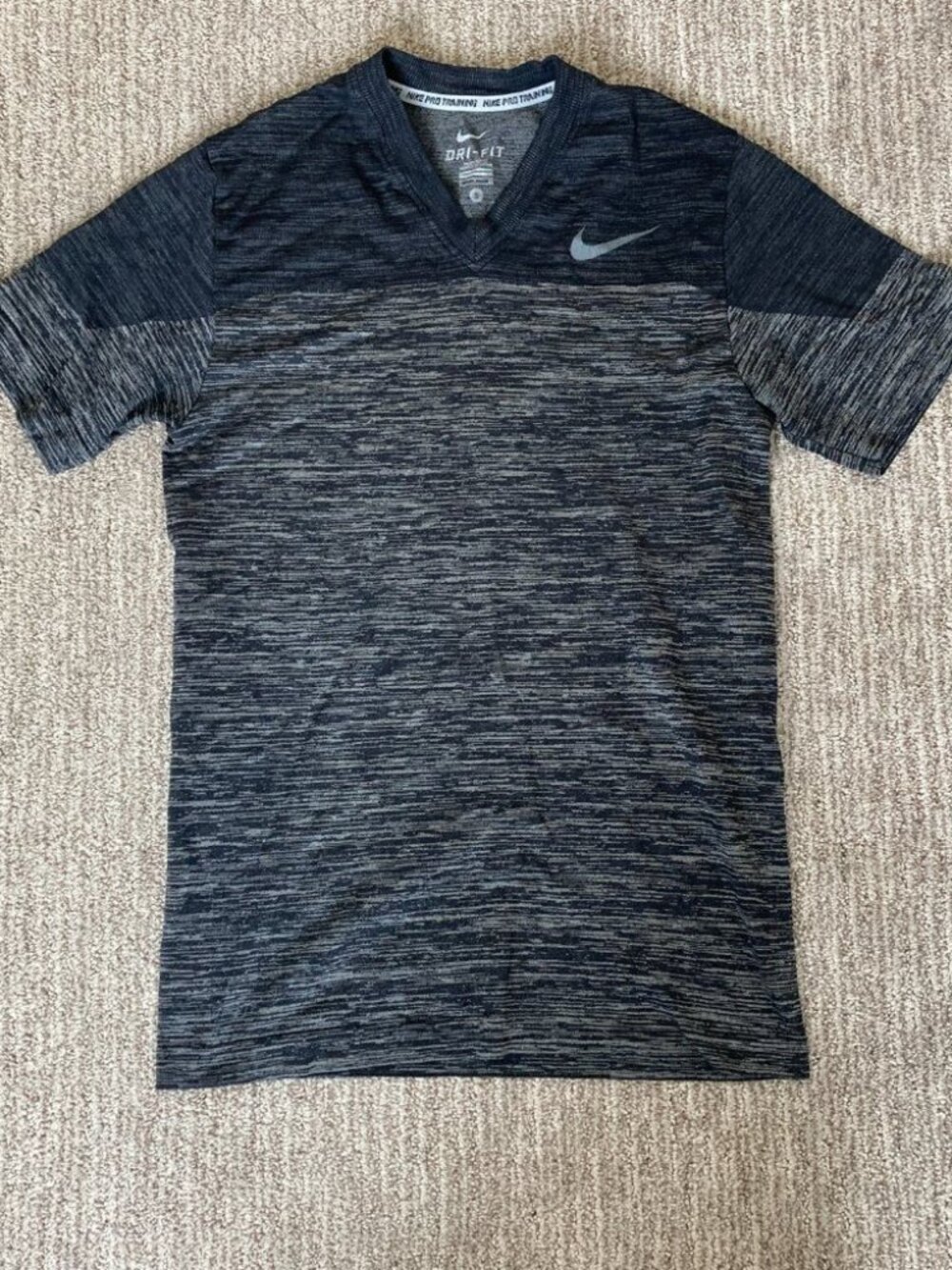 Men's Small Nike Pro Training Fitted Short Sleeve V Neck T Shirt Dri Fit Black